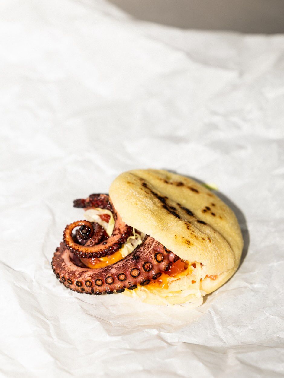 Broodje met gegrilde octopus